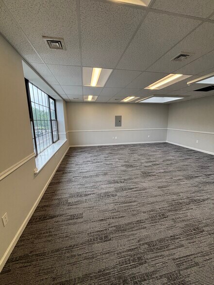 2 Park Pl, Bronxville, NY à louer - Photo du bâtiment - Image 3 de 9