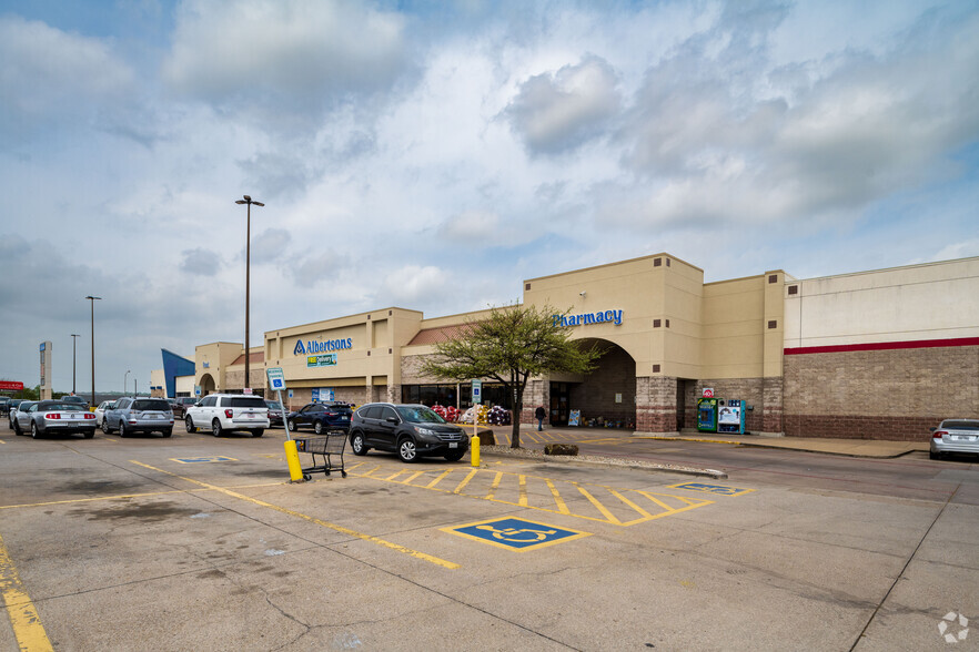 6680 West Fwy, Fort Worth, TX for sale - Primary Photo - Image 1 of 1