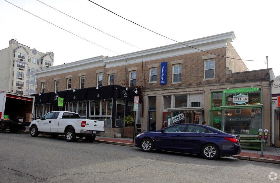 3232-3238 Wisconsin Ave NW, Washington, DC à louer - Photo du bâtiment - Image 3 de 4