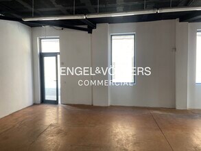 Retail in L'Hospitalet de Llobregat, Barcelona for lease Interior Photo- Image 2 of 20