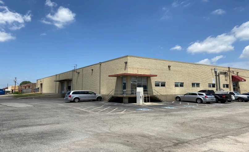 2039-2041 Farrington St, Dallas, TX for lease - Building Photo - Image 2 of 3