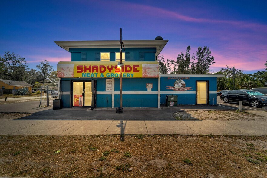 4200 15th Ave S, Saint Petersburg, FL à louer - Photo du bâtiment - Image 1 de 13