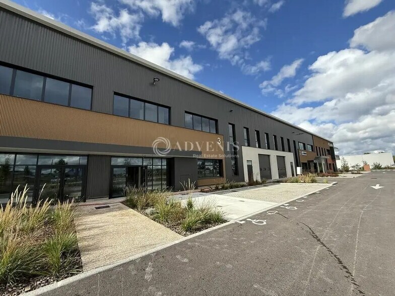 Flex in Saint-Priest for lease - Building Photo - Image 1 of 12