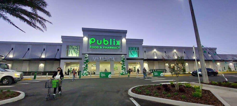 1338-1498 Pinehurst Drive, Spring Hill, FL à louer - Photo du bâtiment - Image 2 de 6