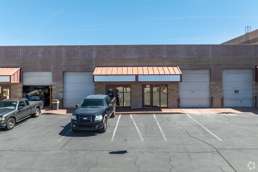401-433 Max Ct, Henderson, NV à louer - Photo du bâtiment - Image 3 de 6