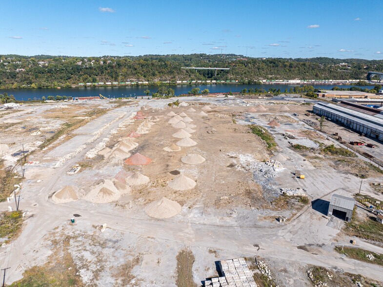 149 Nichol Ave, McKees Rocks, PA à louer - Photo principale - Image 2 de 5