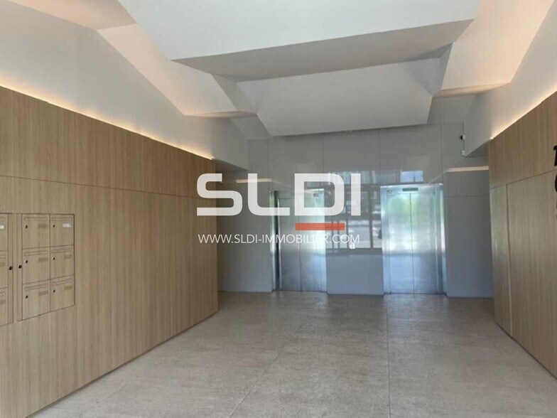 Rue Simone Veil, Vénissieux à louer - Hall d’entrée - Image 2 de 9