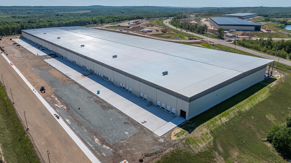 125 Crossroads Blvd S, Hazleton, PA for lease - Building Photo - Image 3 of 7