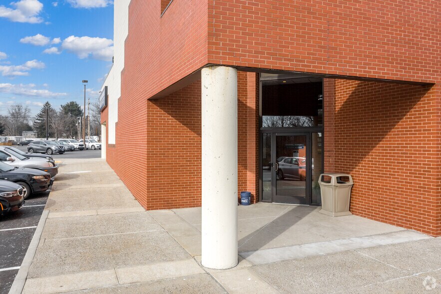 236 Boston Post Rd, Orange, CT à louer - Photo du bâtiment - Image 2 de 52