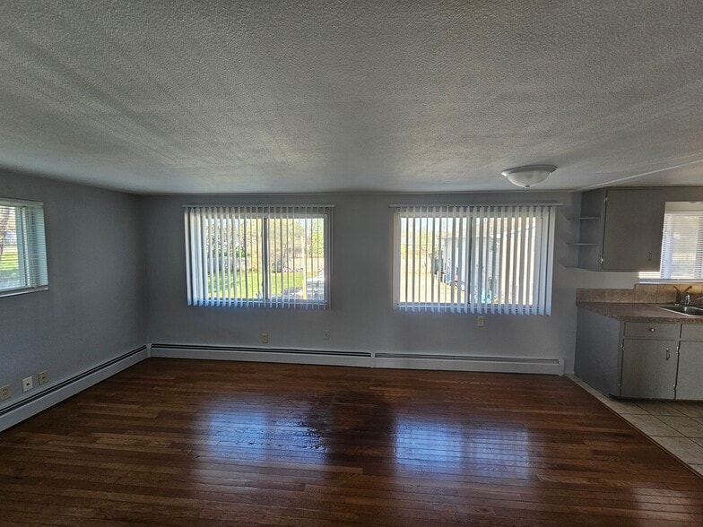 3385 Wallace Ct SW, Grandville, MI for sale - Interior Photo - Image 3 of 12