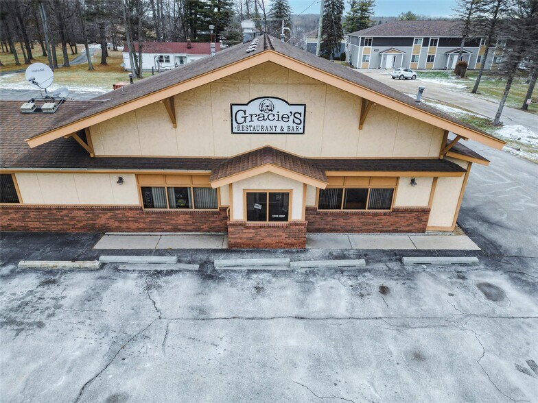 5600 Lapeer Rd, Kimball, MI à vendre - Photo du bâtiment - Image 2 de 29