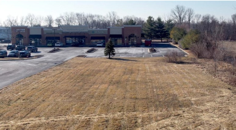 3205 IN-32 R, Westfield, IN for lease - Primary Photo - Image 1 of 2