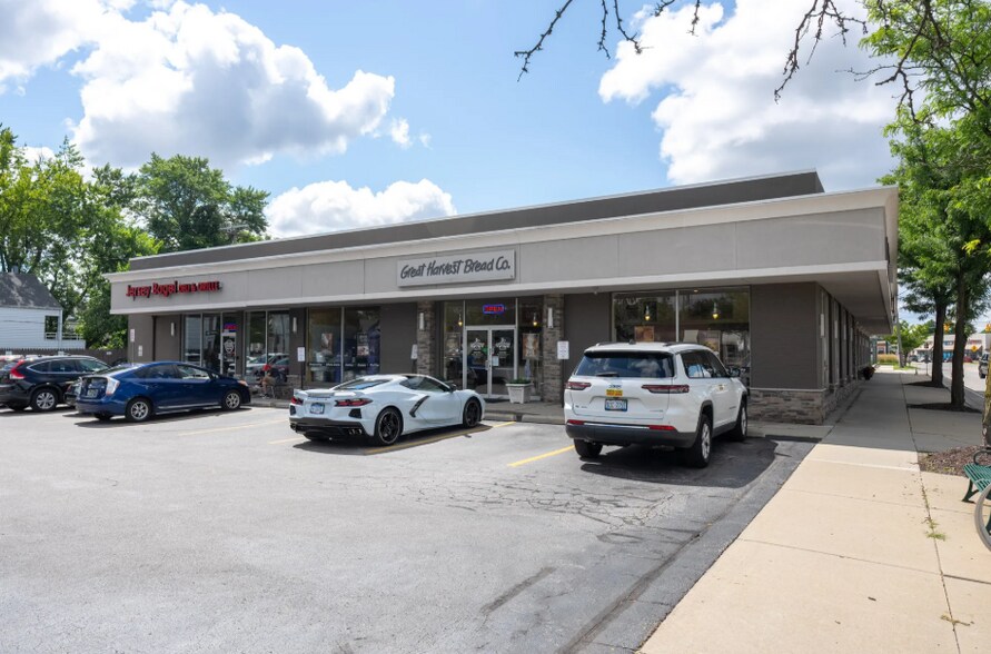 1137-1157 S Adams Rd, Birmingham, MI à louer - Photo du bâtiment - Image 2 de 5