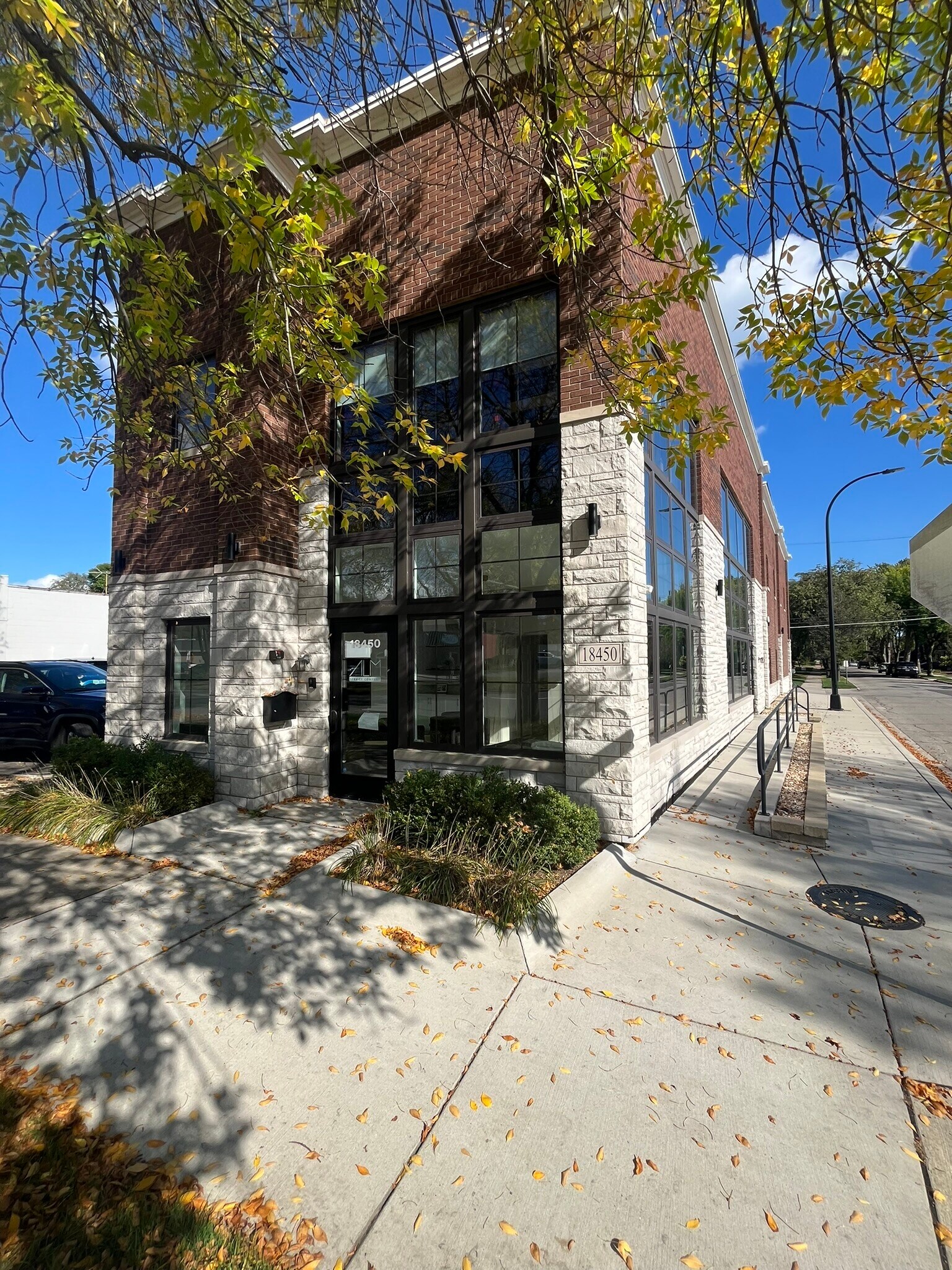 18450 Mack Ave, Grosse Pointe, MI à louer Photo du bâtiment- Image 1 de 16