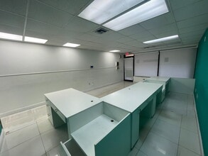 10720 W Flagler St, Miami, FL for lease Interior Photo- Image 2 of 8