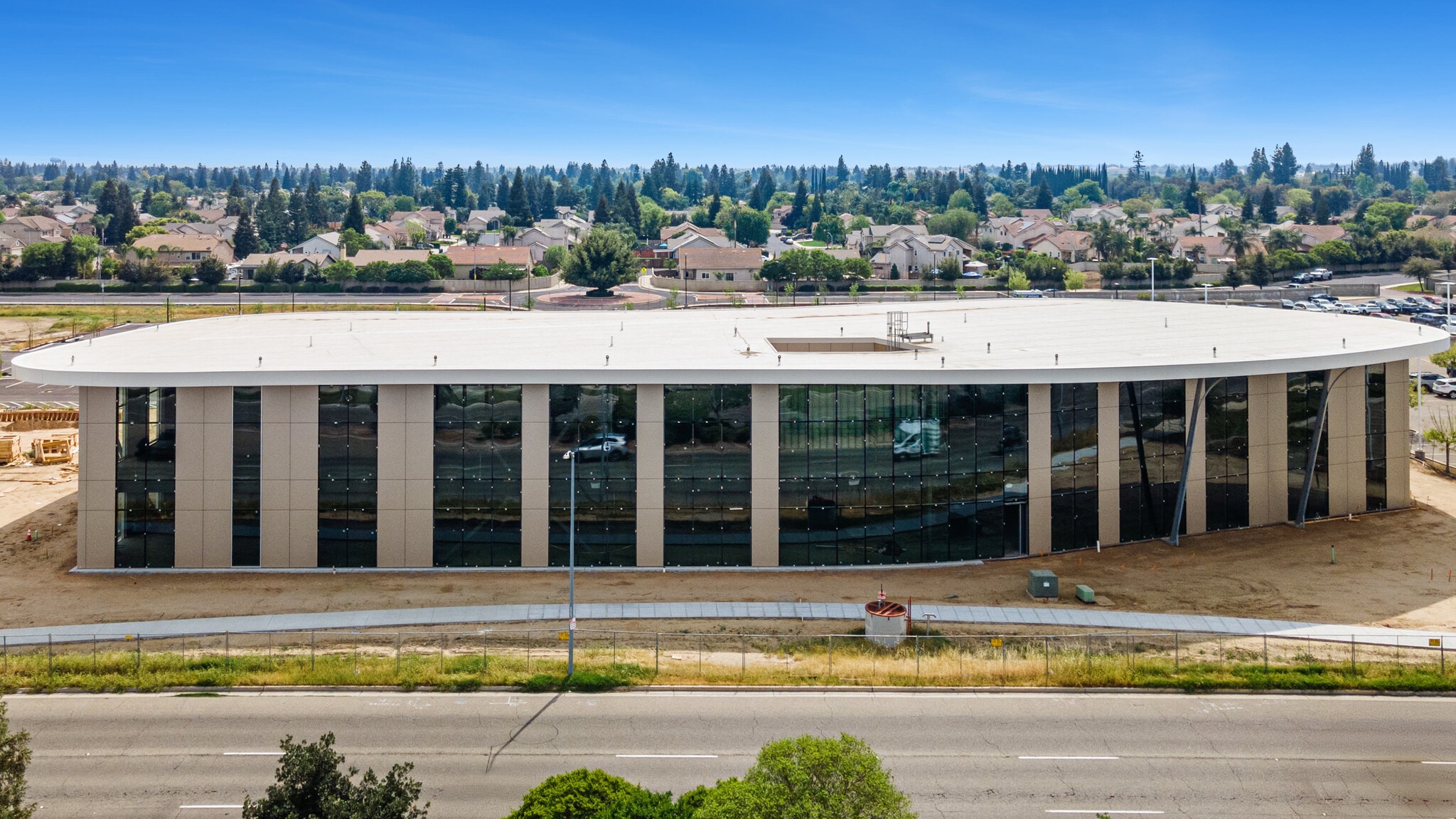 700 W Herndon Ave, Clovis, CA for lease Primary Photo- Image 1 of 9
