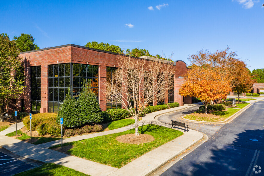 10680 Medlock Bridge Rd, Duluth, GA for lease - Building Photo - Image 1 of 10