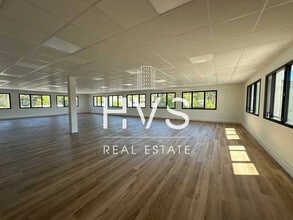 Commerce de détail dans Éguilles à louer Photo intérieure- Image 2 de 2