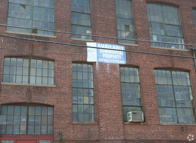 194-200 21st Ave, Paterson, NJ for sale - Building Photo - Image 3 of 4