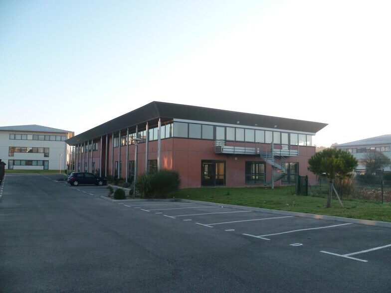 Bureau dans Marseille à louer - Photo du bâtiment - Image 2 de 4