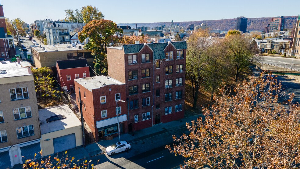 28 Yonkers Ave, Yonkers, NY à vendre - Photo du bâtiment - Image 3 de 7