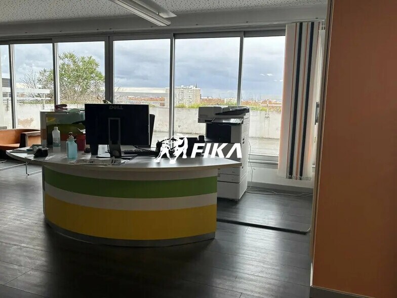 Office in Toulouse for lease - Building Photo - Image 3 of 8