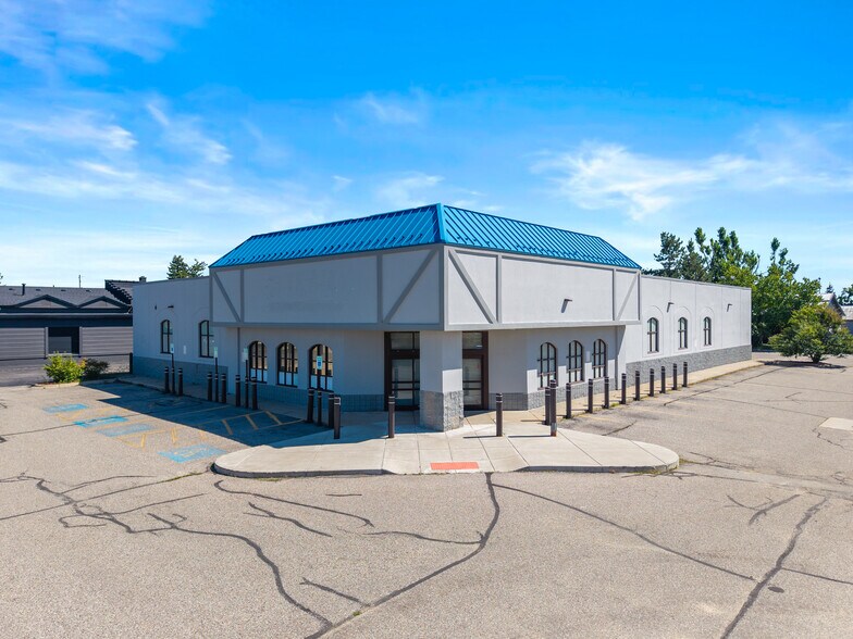 419 W Main St, Gaylord, MI à vendre - Photo du bâtiment - Image 2 de 6