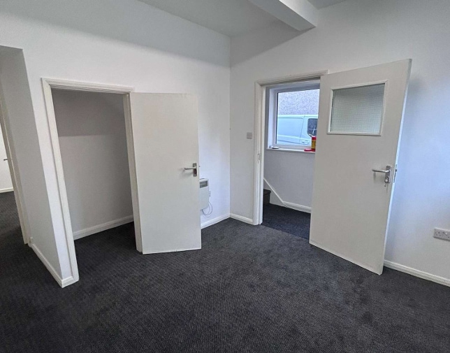 16A High St, Chesterfield for lease Interior Photo- Image 1 of 2