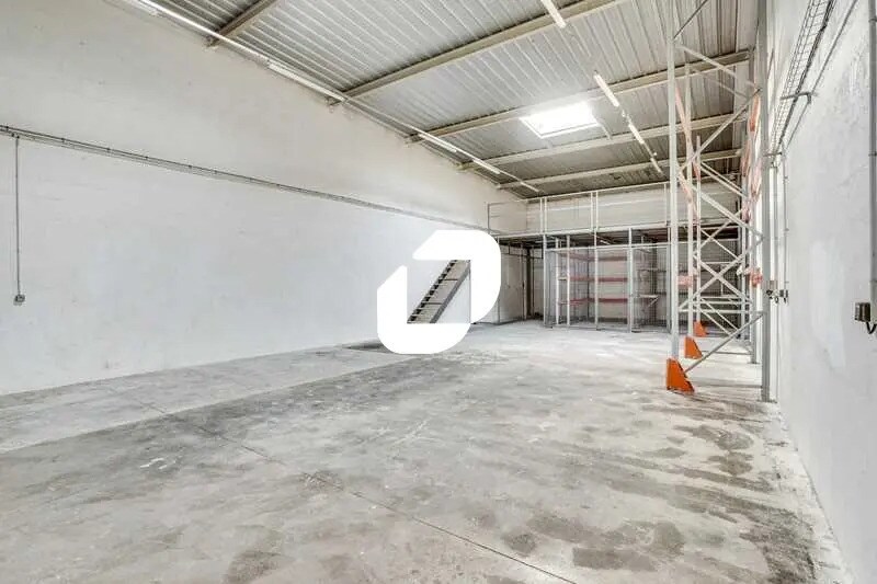 Flex in Chilly-Mazarin for lease - Building Photo - Image 2 of 14