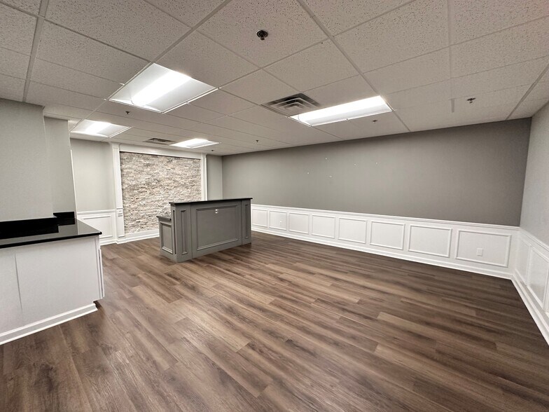 11111 Hall Rd, Shelby Township, MI à louer - Photo intérieure - Image 3 de 11