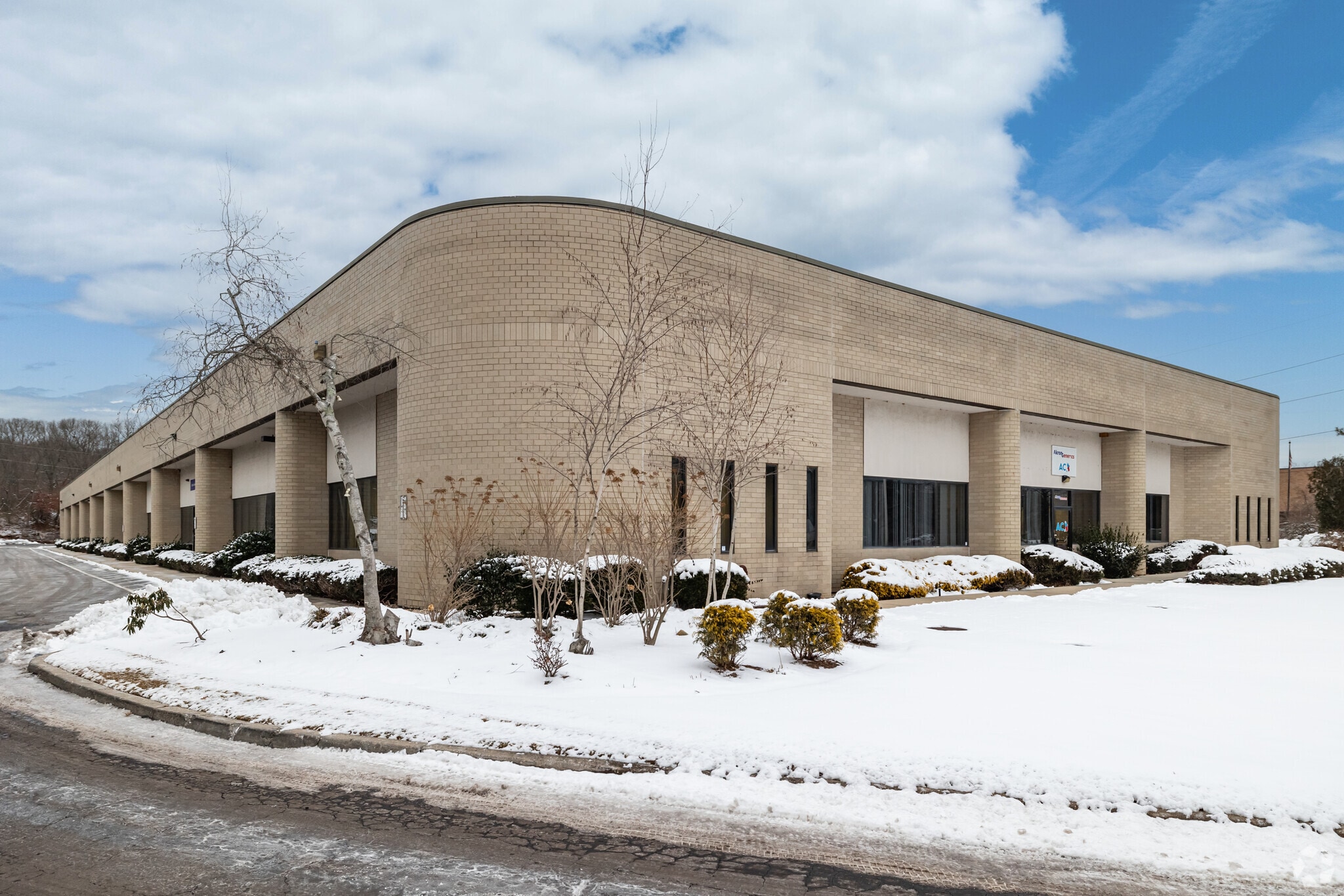 47 Mall Dr, Commack, NY for lease Primary Photo- Image 1 of 10