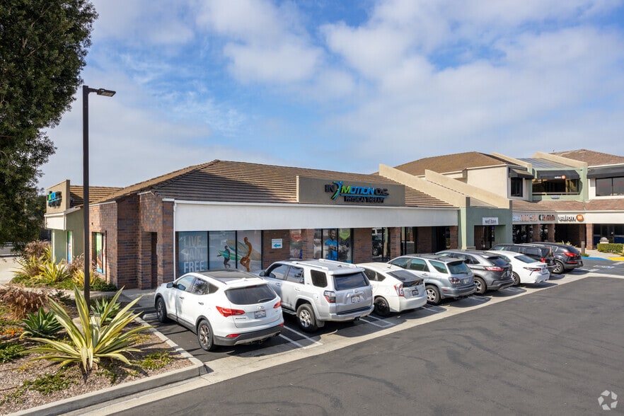 16561 Bolsa Chica St, Huntington Beach, CA for lease - Building Photo - Image 3 of 5