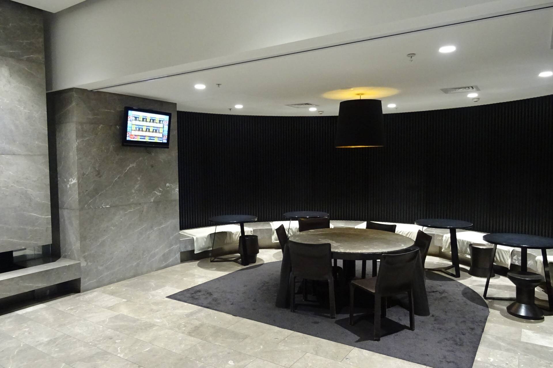 9 Yarra St, South Yarra for lease Interior Photo- Image 1 of 11