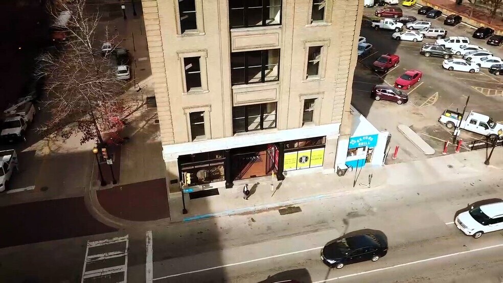 601 Elm St, Dallas, TX à vendre - Vidéo sur l’inscription commerciale - Image 2 de 25