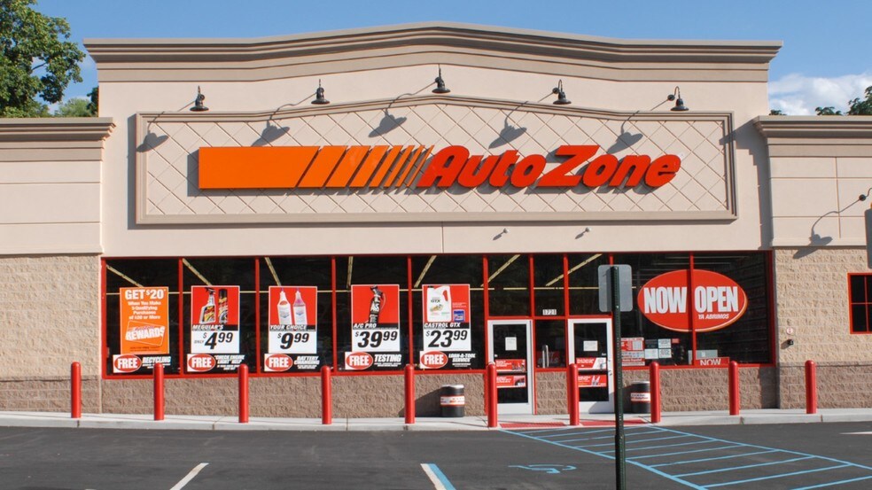 1721 Main St, Peekskill, NY à vendre - Photo du bâtiment - Image 2 de 14