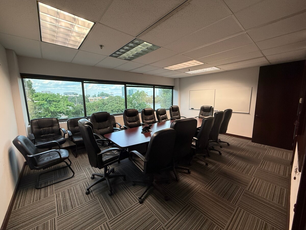 8230 Boone Blvd, Vienna, VA 22182 - Unité 445 -  - Photo intérieure - Image 1 of 13