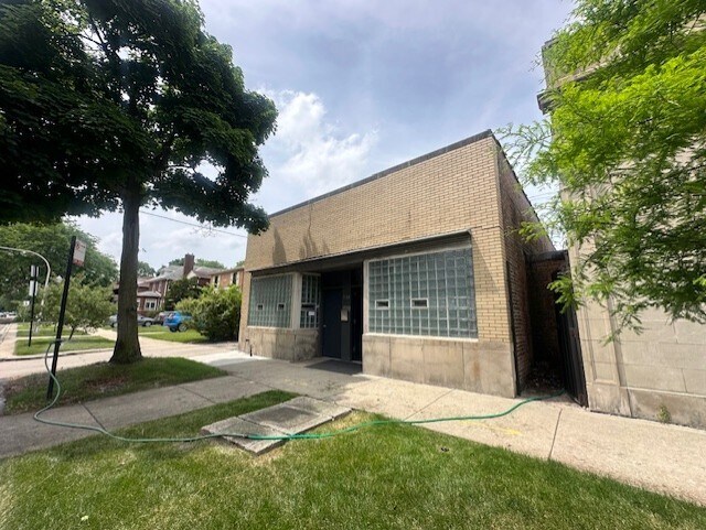 7108 S Oglesby Ave, Chicago, IL for lease - Primary Photo - Image 1 of 8