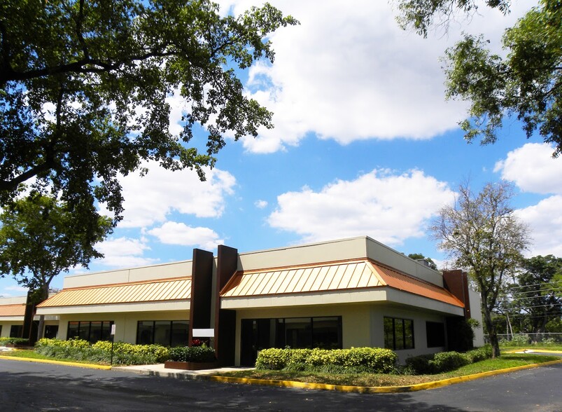 6400-6472 NW 5th Way, Fort Lauderdale, FL for lease - Primary Photo - Image 1 of 3