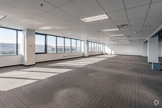 10 River Park Plz, Saint Paul, MN for lease Interior Photo- Image 1 of 3