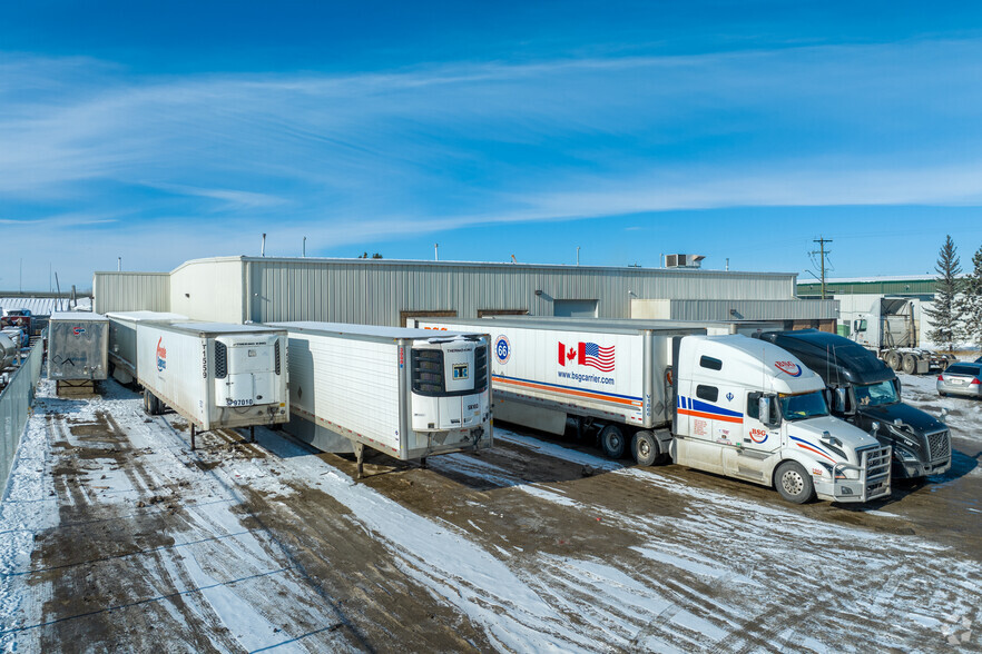 9717 40th St SE, Calgary, AB for lease - Building Photo - Image 2 of 7