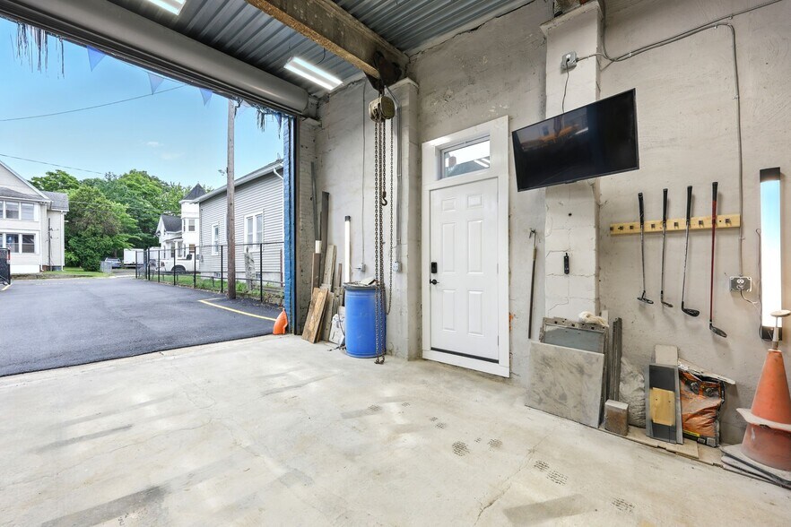 6 Rogers Ave, Springfield, MA à vendre - Photo du bâtiment - Image 3 de 12