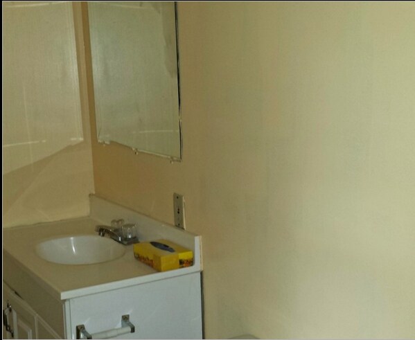 8115 Shawnee Mission Pky, Shawnee Mission, KS à vendre - Photo intérieure - Image 2 de 12