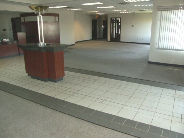 3701 Tower Ave, Superior, WI à vendre Hall d’entrée- Image 1 de 5