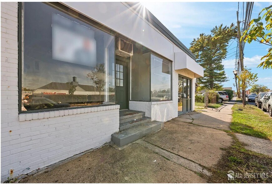 612 Hamilton St, Somerset, NJ à louer - Photo du bâtiment - Image 3 de 9