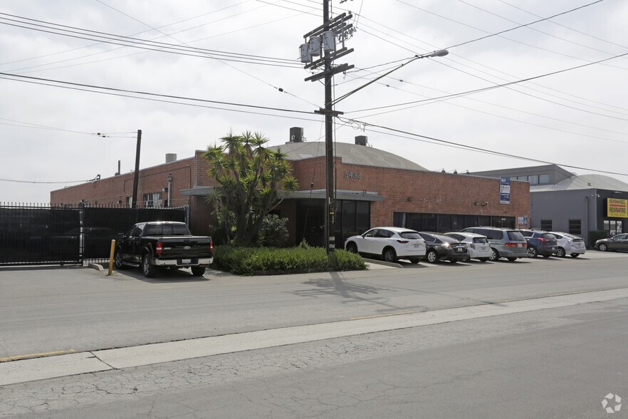 5432 W 104th St, Los Angeles, CA à louer - Photo du bâtiment - Image 3 de 3