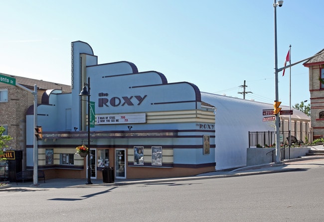 Plus de détails pour 46 Brock St W, Uxbridge, ON - Sports et divertissement à vendre