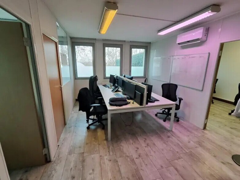 4 Rue Maryse Bastié, Igny for lease - Interior Photo - Image 3 of 8