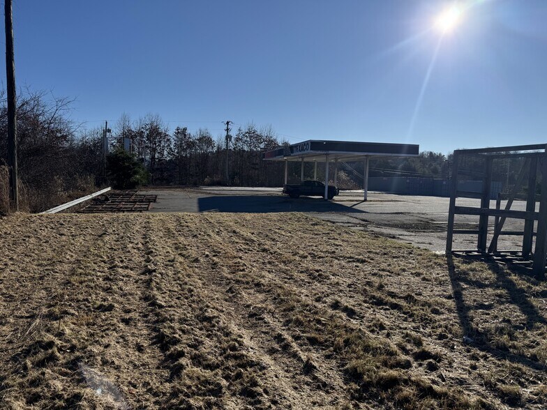 299 Jf Robinson Ln, Mars Hill, NC à vendre - Photo du bâtiment - Image 2 de 11