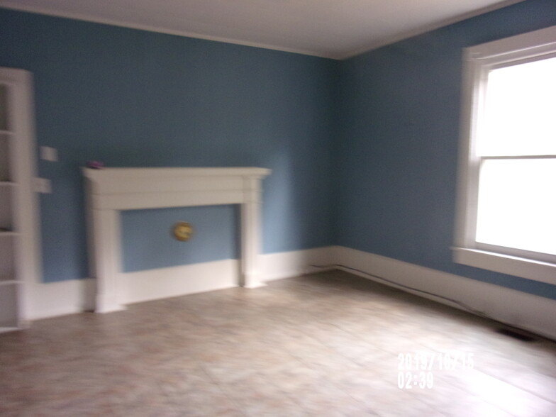 104 N Dickerson St, Burgaw, NC for lease - Interior Photo - Image 3 of 9