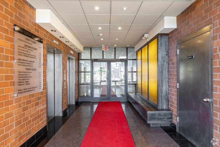 100 Dutch Hill Rd, Orangeburg, NY for lease - Lobby - Image 3 of 20